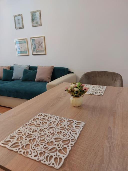 Garsoniera Centrala Renovata 부쿠레슈티 외부 사진